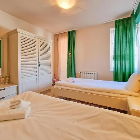 Apartment Royal Towers - 2bd Flat With Parking By Flat Mаnager *