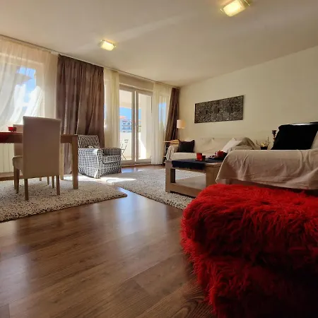Lägenhet Royal Towers - 2bd Flat With Parking By Flat Mаnager