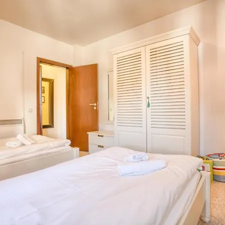Appartamento Royal Towers - 2bd Flat With Parking By Flat Mаnager